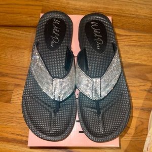 Wild Pair Kalabasas bling flip flop BNIB